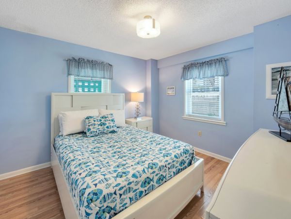 Navarre Beach Five Bedroom Vacation Home Sleeps 14