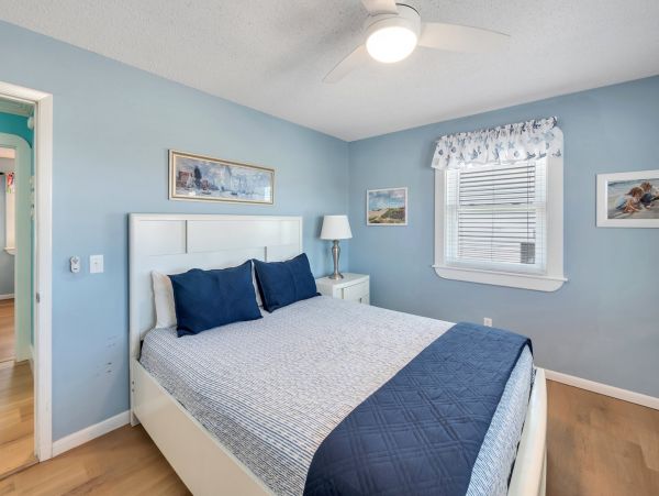 Navarre Beach Five Bedroom Vacation Home Sleeps 14
