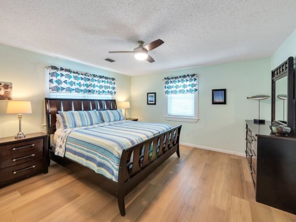 Navarre Beach Five Bedroom Vacation Home Sleeps 14
