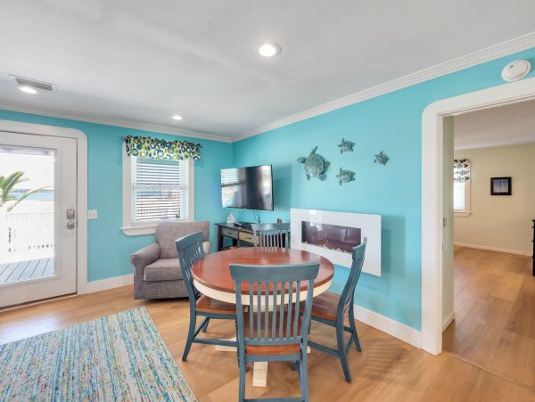 Navarre Beach Five Bedroom Vacation Home Sleeps 14