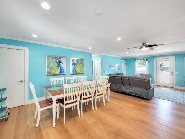 Navarre Beach Five Bedroom Vacation Home Sleeps 14