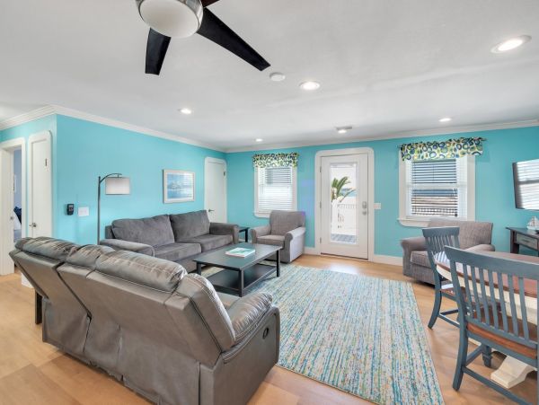 Navarre Beach Five Bedroom Vacation Home Sleeps 14