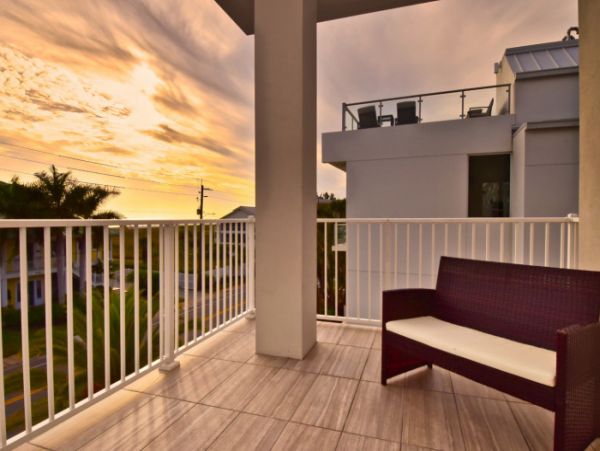 Partial Views Siesta Key Vacation Condo Sleeps 11 Guests