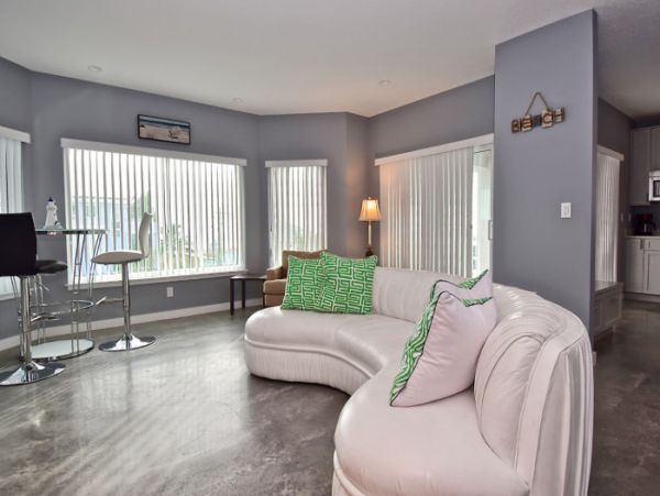 Partial Views Siesta Key Vacation Condo Sleeps 11 Guests