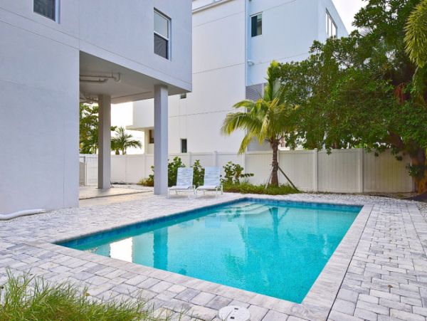 Partial Views Siesta Key Vacation Condo Sleeps 11 Guests