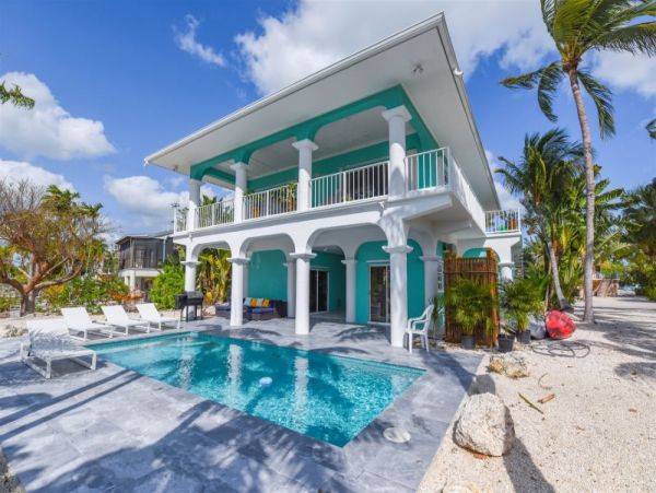 3 Bedroom Canal Front Home With Pool In Lower Sugarloaf Key
