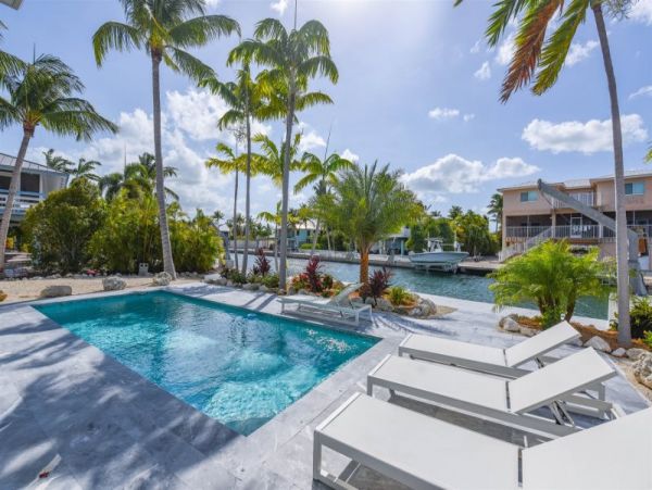 3 Bedroom Canal Front Home With Pool In Lower Sugarloaf Key