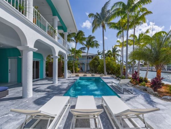 3 Bedroom Canal Front Home With Pool In Lower Sugarloaf Key
