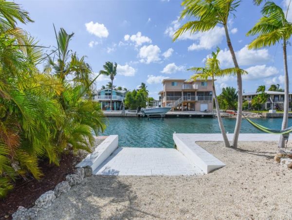 3 Bedroom Canal Front Home With Pool In Lower Sugarloaf Key