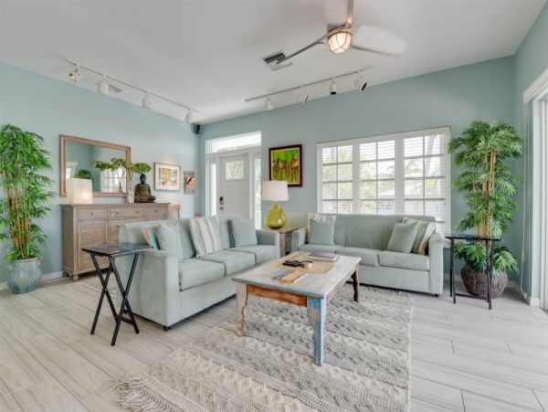 3 Bedroom Canal Front Home With Pool In Lower Sugarloaf Key