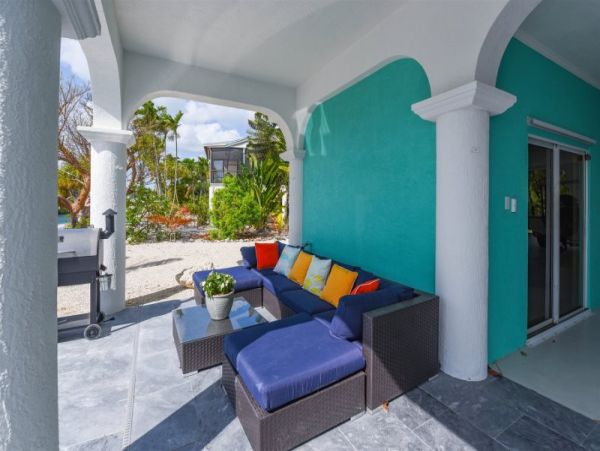 3 Bedroom Canal Front Home With Pool In Lower Sugarloaf Key