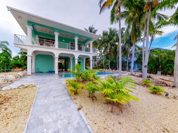 3 Bedroom Canal Front Home With Pool In Lower Sugarloaf Key