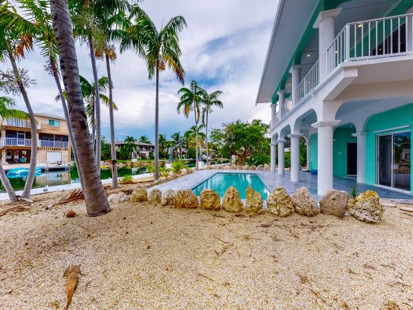 3 Bedroom Canal Front Home With Pool In Lower Sugarloaf Key