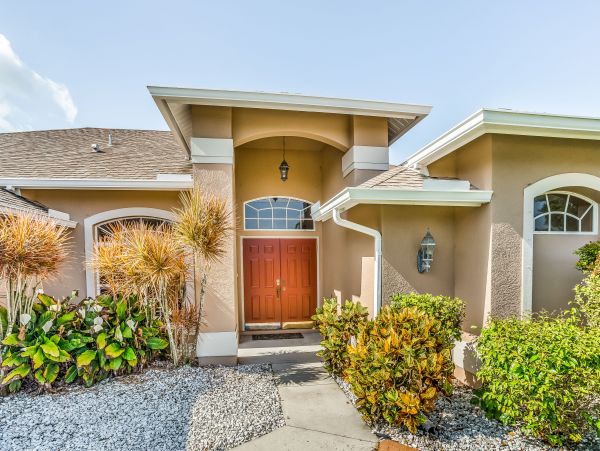 Canal front Pet friendly Drive to beach home in Cape Coral