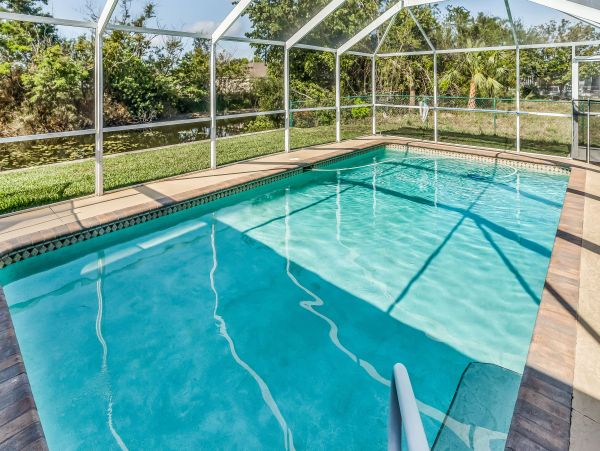 Canal front Pet friendly Drive to beach home in Cape Coral