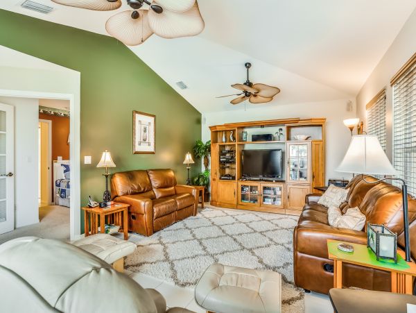 Canal front Pet friendly Drive to beach home in Cape Coral