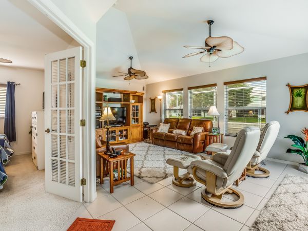 Canal front Pet friendly Drive to beach home in Cape Coral