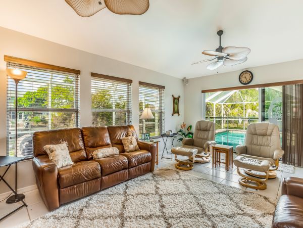 Canal front Pet friendly Drive to beach home in Cape Coral