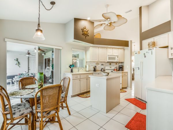 Canal front Pet friendly Drive to beach home in Cape Coral