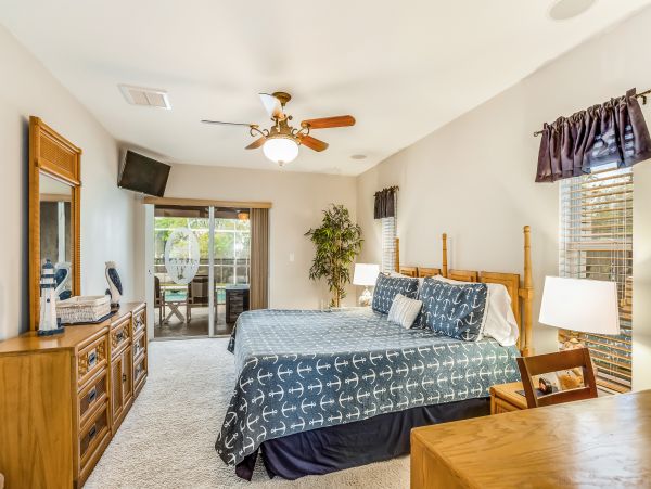 Canal front Pet friendly Drive to beach home in Cape Coral