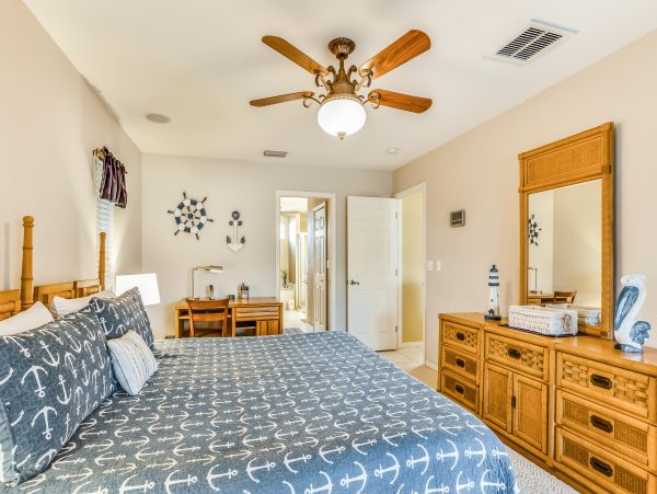 Canal front Pet friendly Drive to beach home in Cape Coral