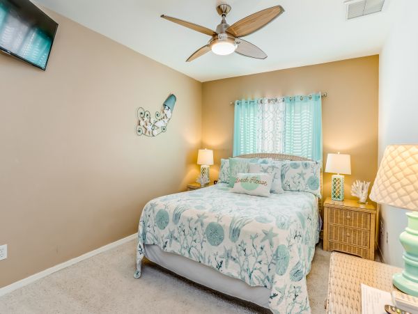 Canal front Pet friendly Drive to beach home in Cape Coral