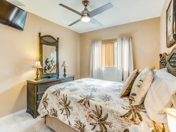 Canal front Pet friendly Drive to beach home in Cape Coral