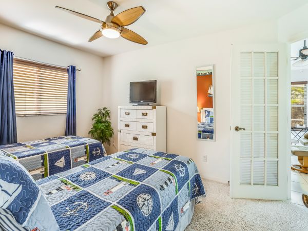 Canal front Pet friendly Drive to beach home in Cape Coral