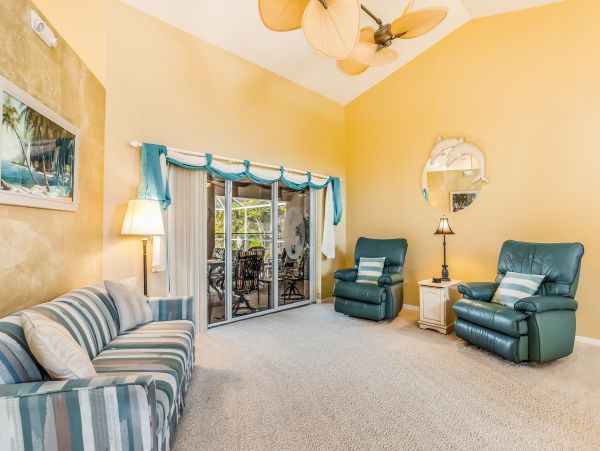 Canal front Pet friendly Drive to beach home in Cape Coral