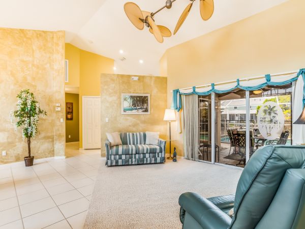 Canal front Pet friendly Drive to beach home in Cape Coral