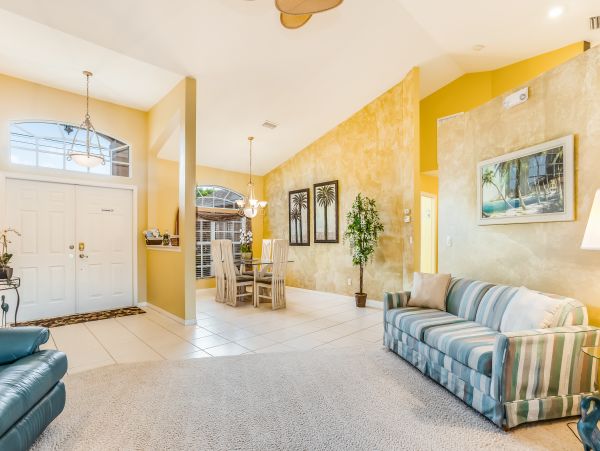 Canal front Pet friendly Drive to beach home in Cape Coral