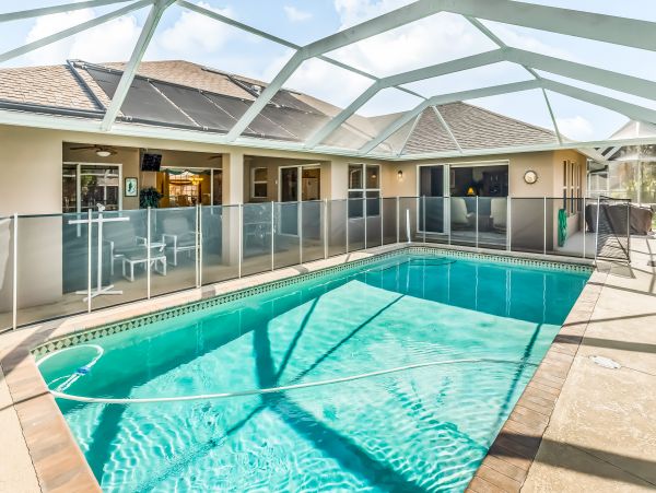 Canal front Pet friendly Drive to beach home in Cape Coral