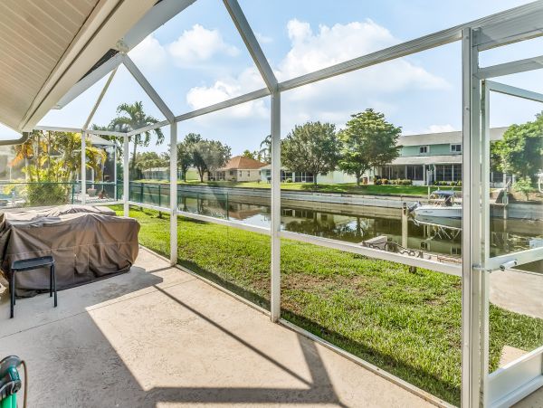 Canal front Pet friendly Drive to beach home in Cape Coral