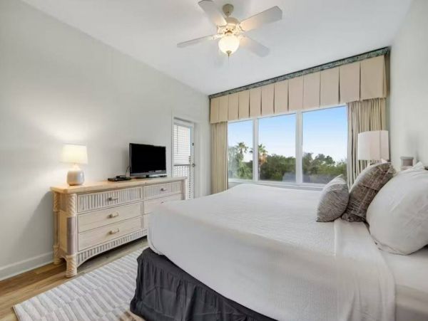 Miramar Beach 2 Bedroom Vacation Condo with Beach View