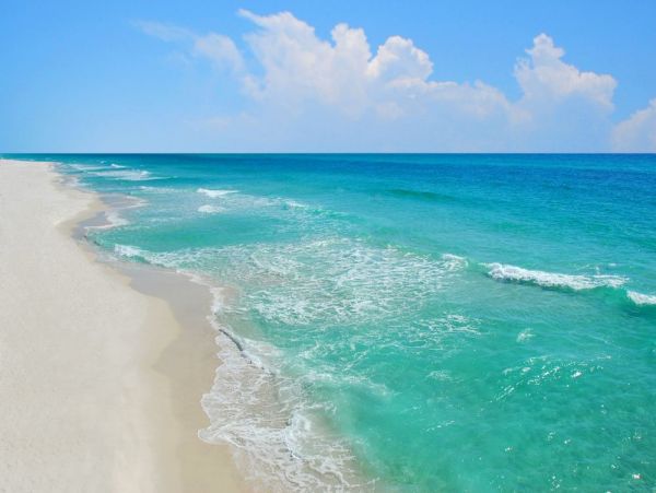 Beautiful Fort Myers Vacation Condo Located on Beach & Pool