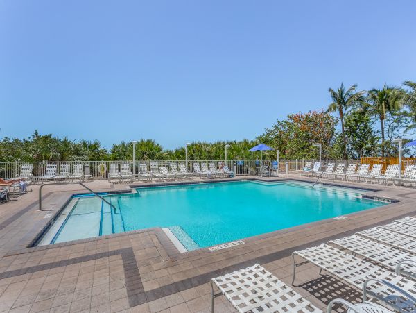Beautiful Fort Myers Vacation Condo Located on Beach & Pool