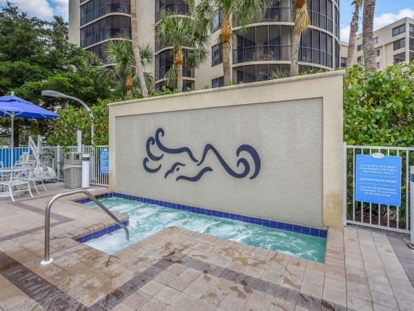 Beautiful Fort Myers Vacation Condo Located on Beach & Pool
