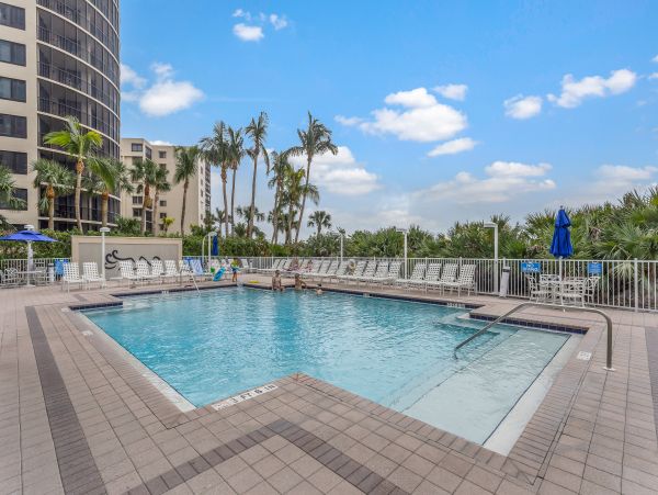 Beautiful Fort Myers Vacation Condo Located on Beach & Pool