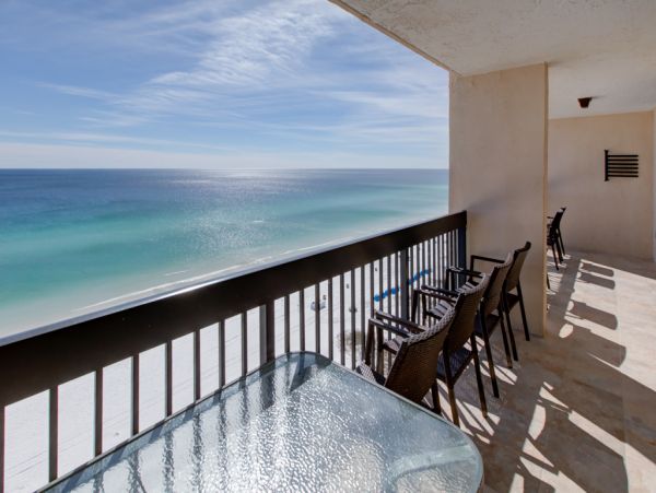 Gulf Front with balcony overlooking beach