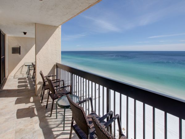 Gulf Front with balcony overlooking beach