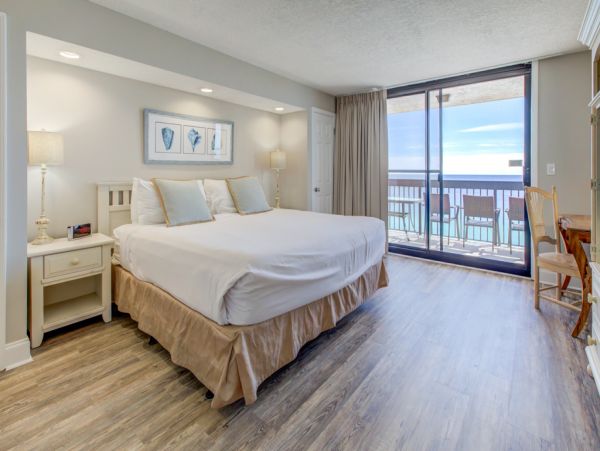 Gulf Front with balcony overlooking beach