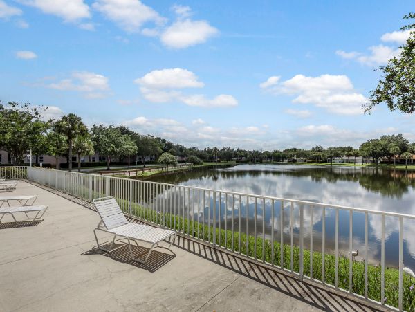 Bonita Springs Vacation Condo Sleeps 8 Guests Communal Pool