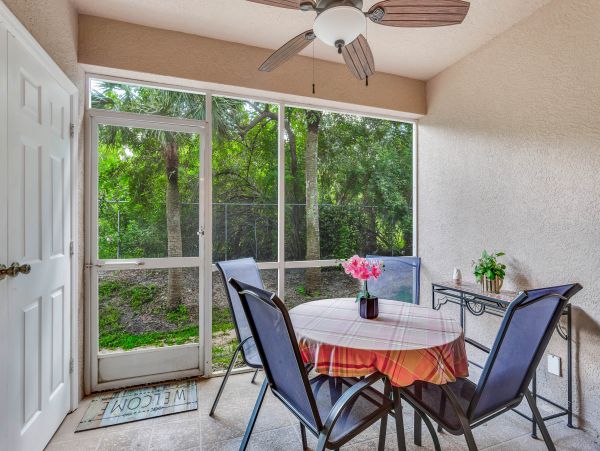 Bonita Springs Vacation Condo Sleeps 8 Guests Communal Pool