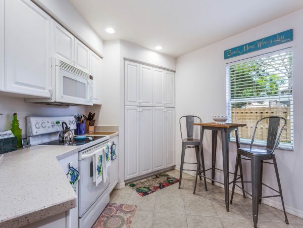 Bonita Springs Vacation Condo Sleeps 8 Guests Communal Pool