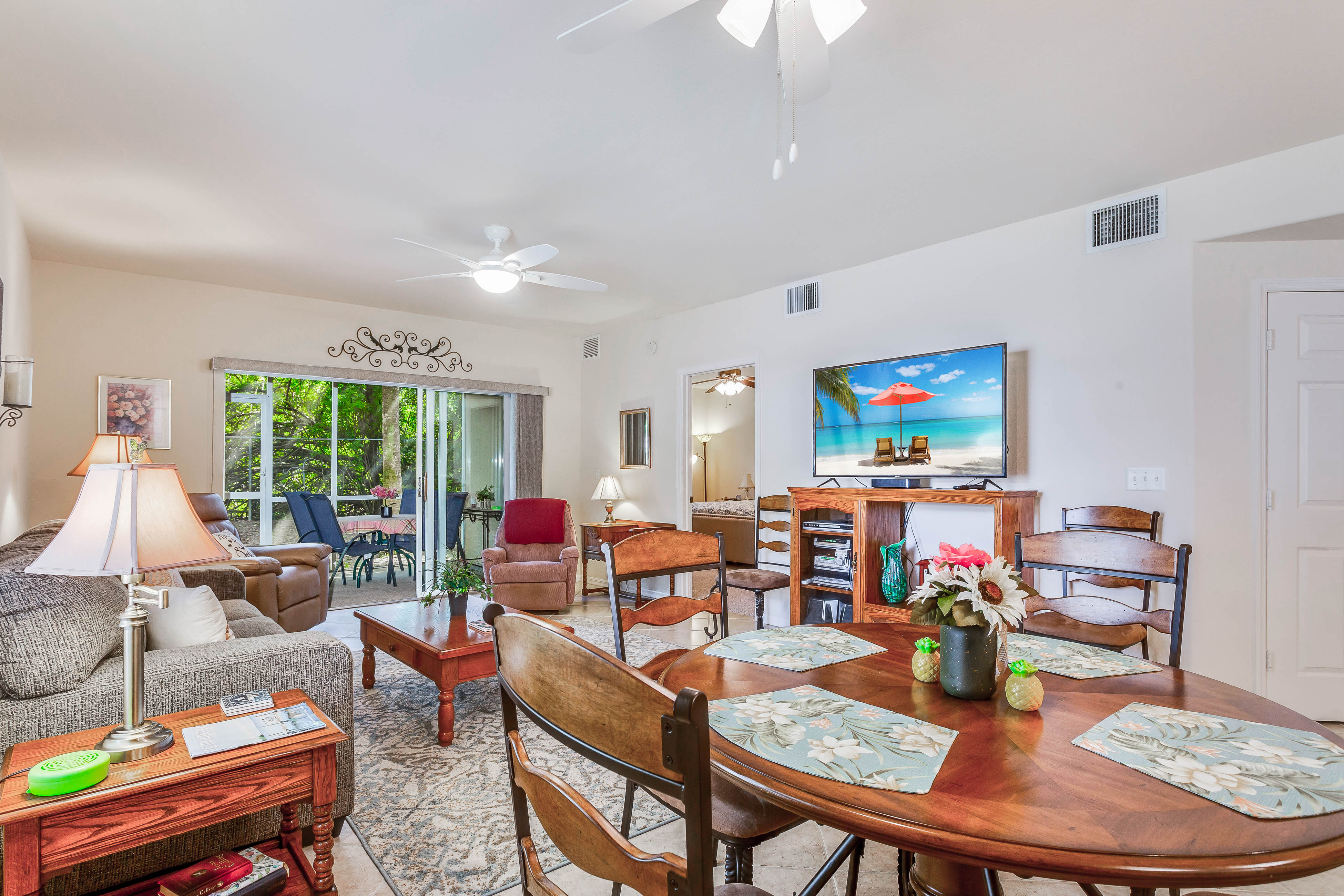 Bonita Springs Vacation Condo Sleeps 8 Guests Communal Pool