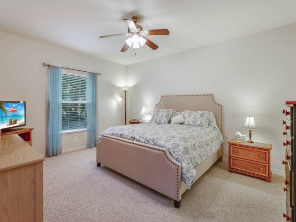 Bonita Springs Vacation Condo Sleeps 8 Guests Communal Pool