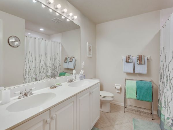 Bonita Springs Vacation Condo Sleeps 8 Guests Communal Pool