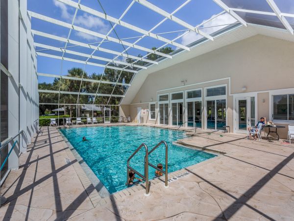 Bonita Springs Vacation Condo Sleeps 8 Guests Communal Pool