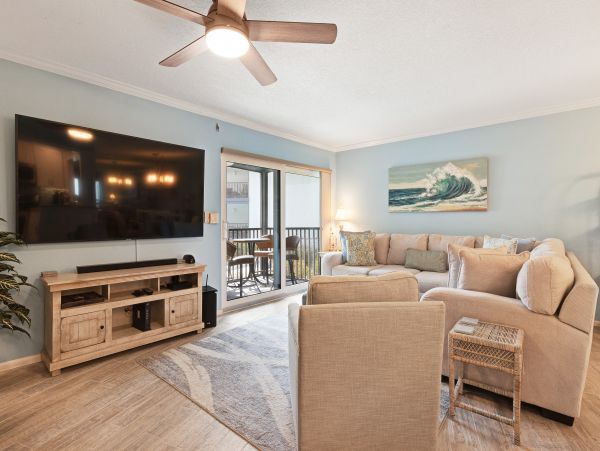 Holmes Beach Three Bedroom Vacation Condo On Beach