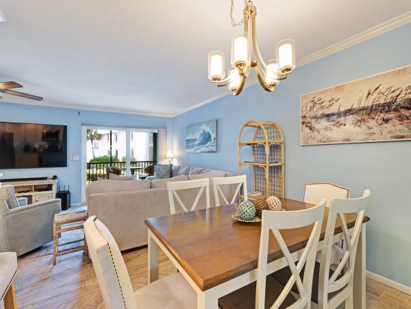 Holmes Beach Three Bedroom Vacation Condo On Beach